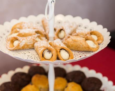Sweet and savory products in the breakfast buffet of the Best Western Hotel Rocca