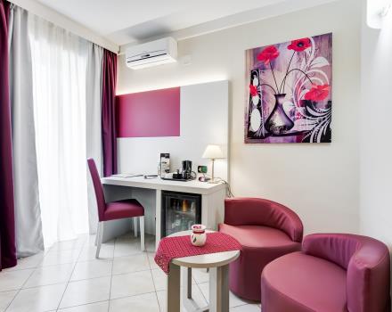 La zona living della junior suite al Best Western Hotel Rocca per il tuo soggiorno 4 stelle a Cassino