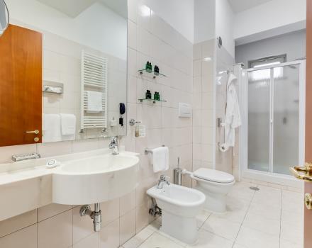 Space and cleanliness in the bathrooms of our junior suite: choose the Best Western Hotel Rocca