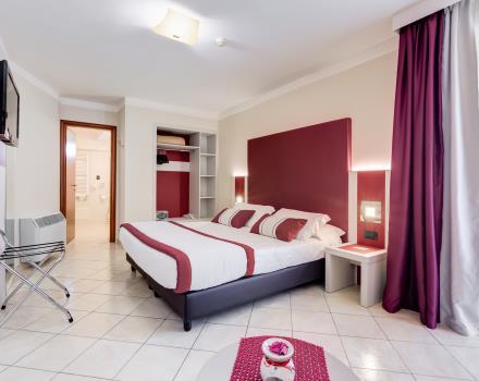 Ampia Junior suite con doccia nel Best Western Hotel Rocca Cassino